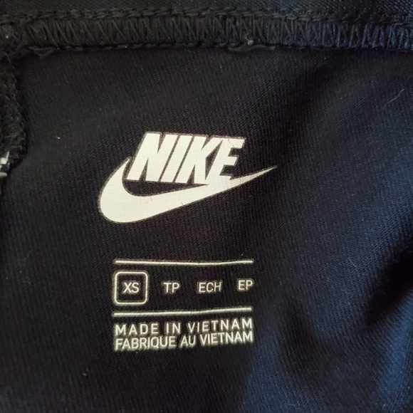 Nike Sportswear Essential Women's High-Waisted Logo Leggings - Picture 10 of 12